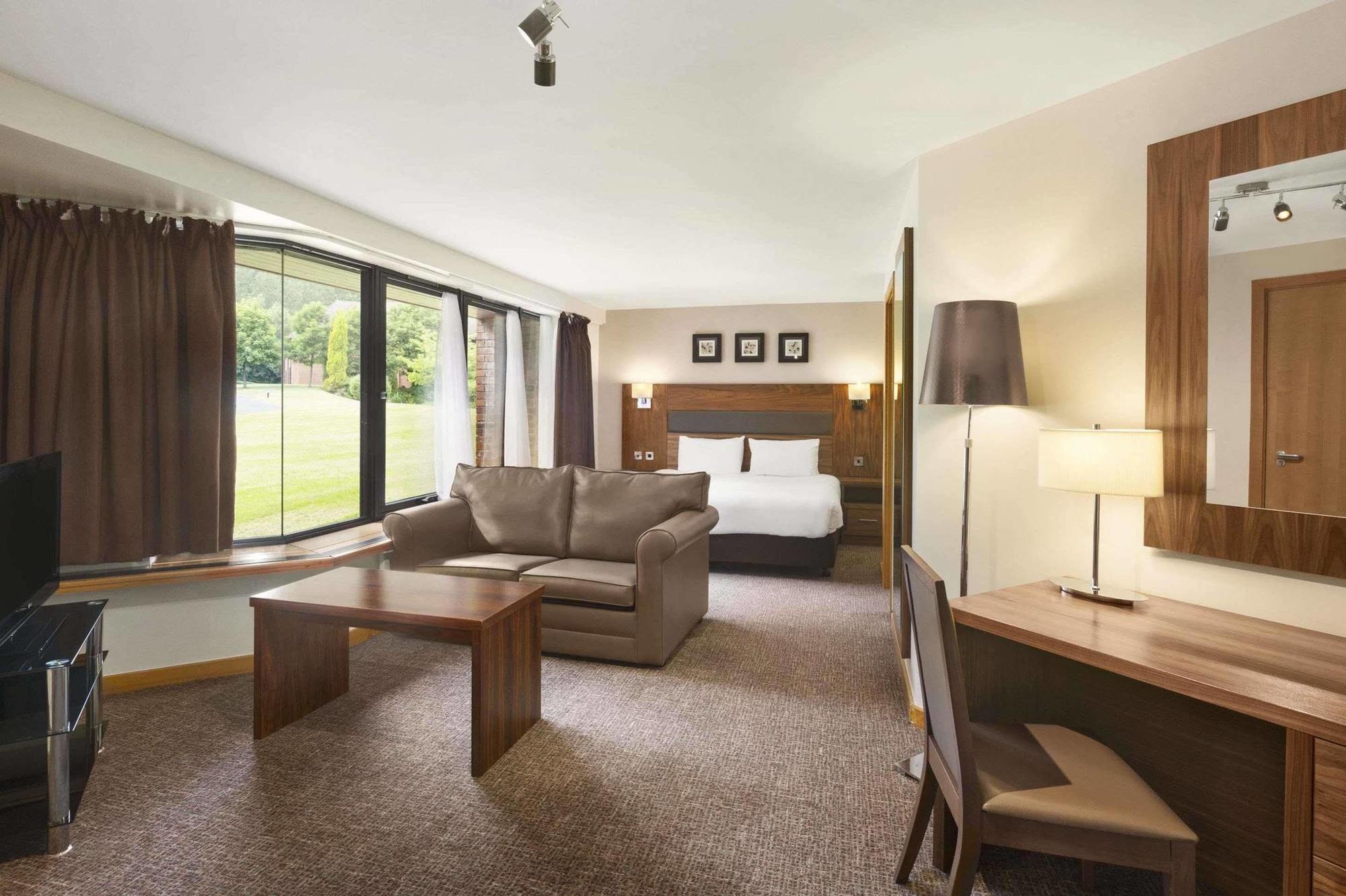 Ramada Telford Ironbridge Hotel Buitenkant foto