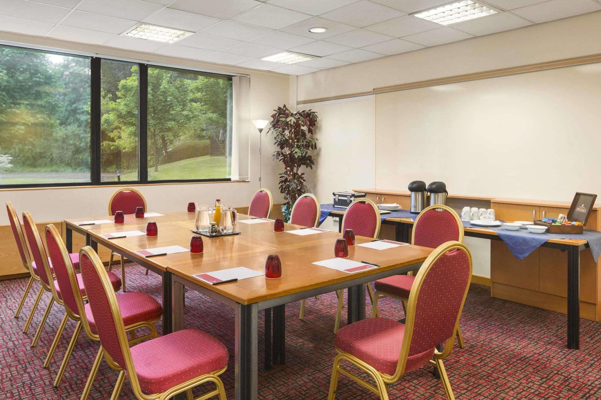 Ramada Telford Ironbridge Hotel Buitenkant foto